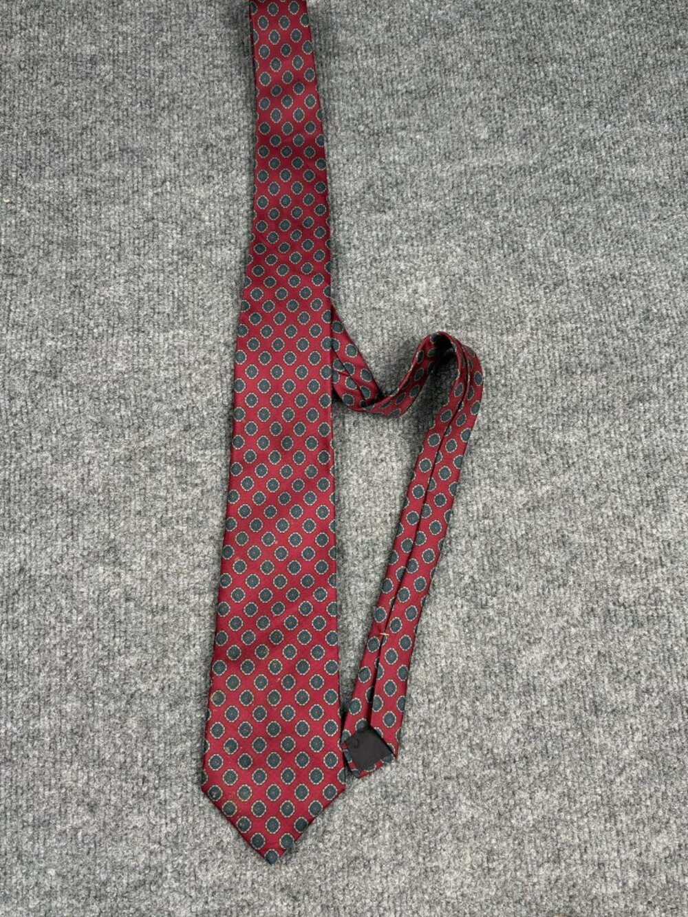 Claybrooke Mens Necktie Red Geometric Medallion Foulard Retro Classic Silk 3.75"